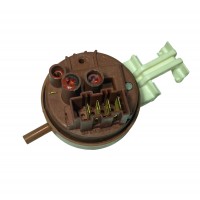 Comutator de nivel al apei (pressostat) pentru mașina de spălat rufe Whirlpool uzată 480111101162